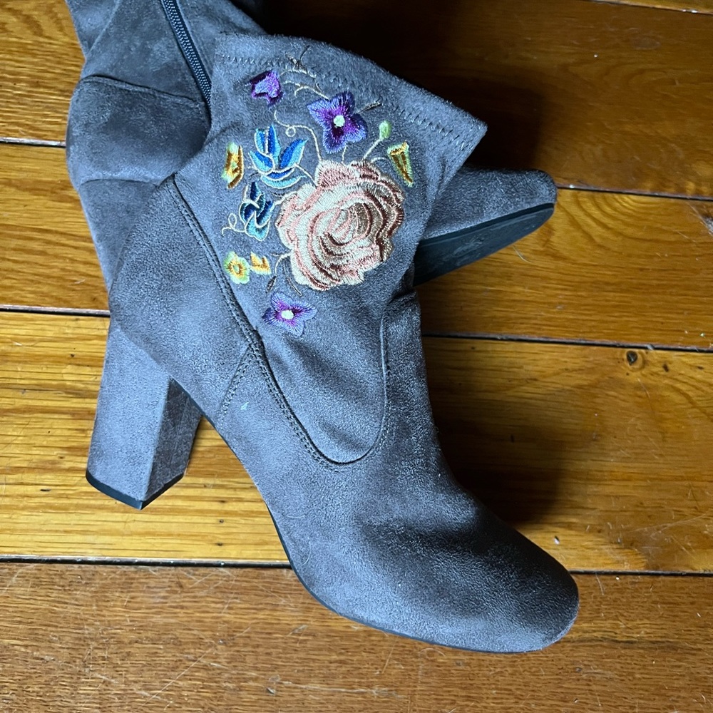 Carlos Santana Reva Floral Ankle Boots EUC